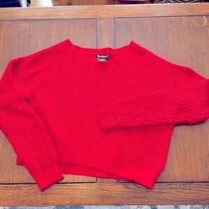 Women’s Runway 7 red cropped knit sweater size XL